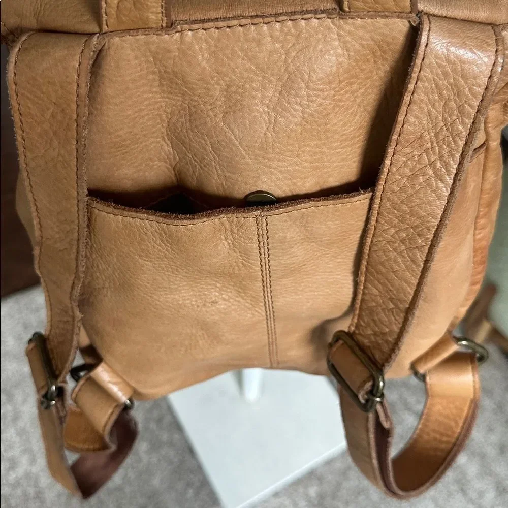 AMERICAN LEATHER CO. Genuine Leather Liberty Backpack Cafe Latte